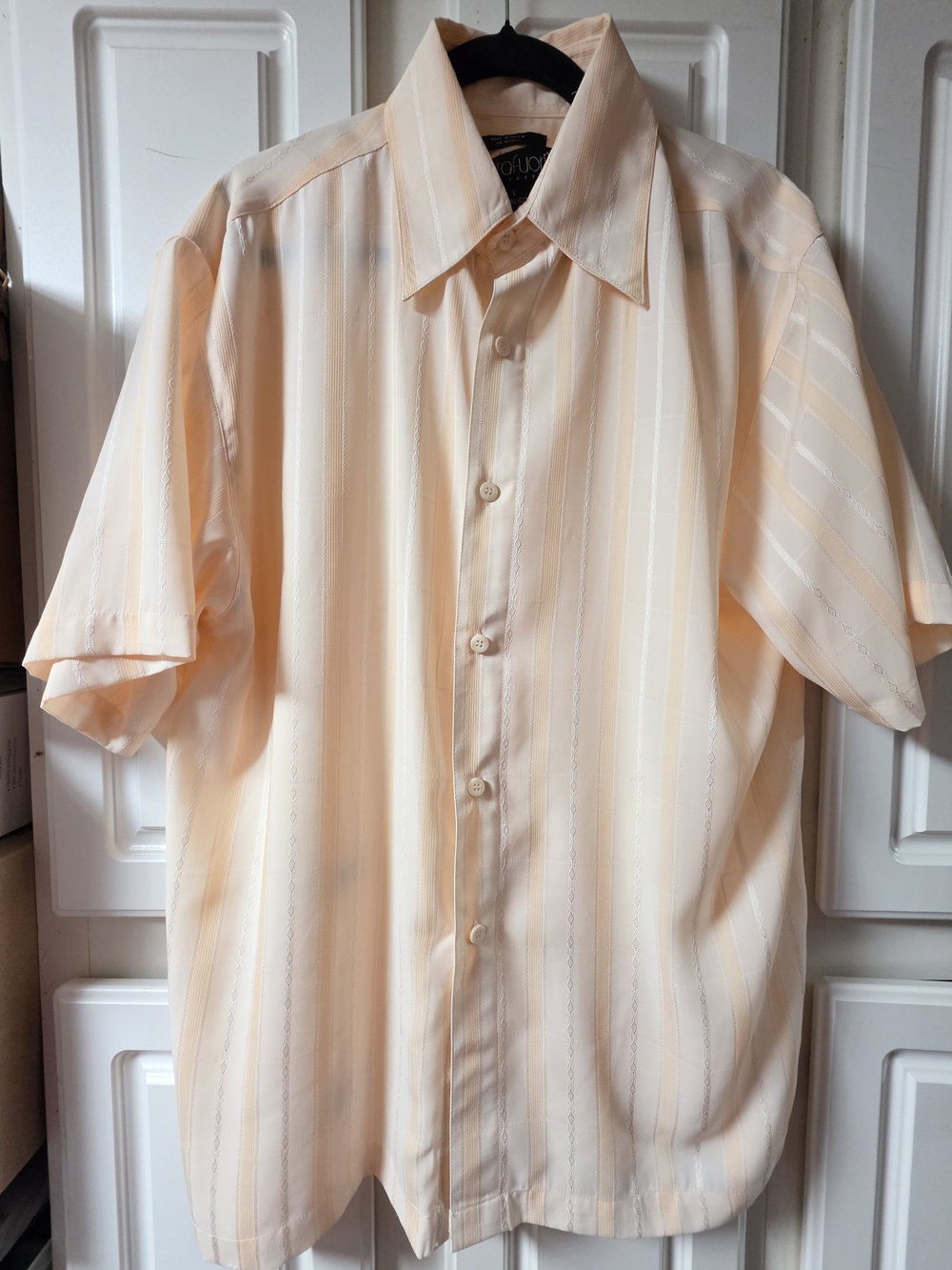 Men's Short-Sleeve Button-Down Shirt in Light Peach Stripe